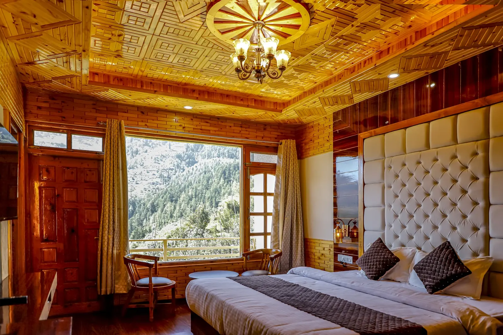 Room with a chandelier and carved ceiling