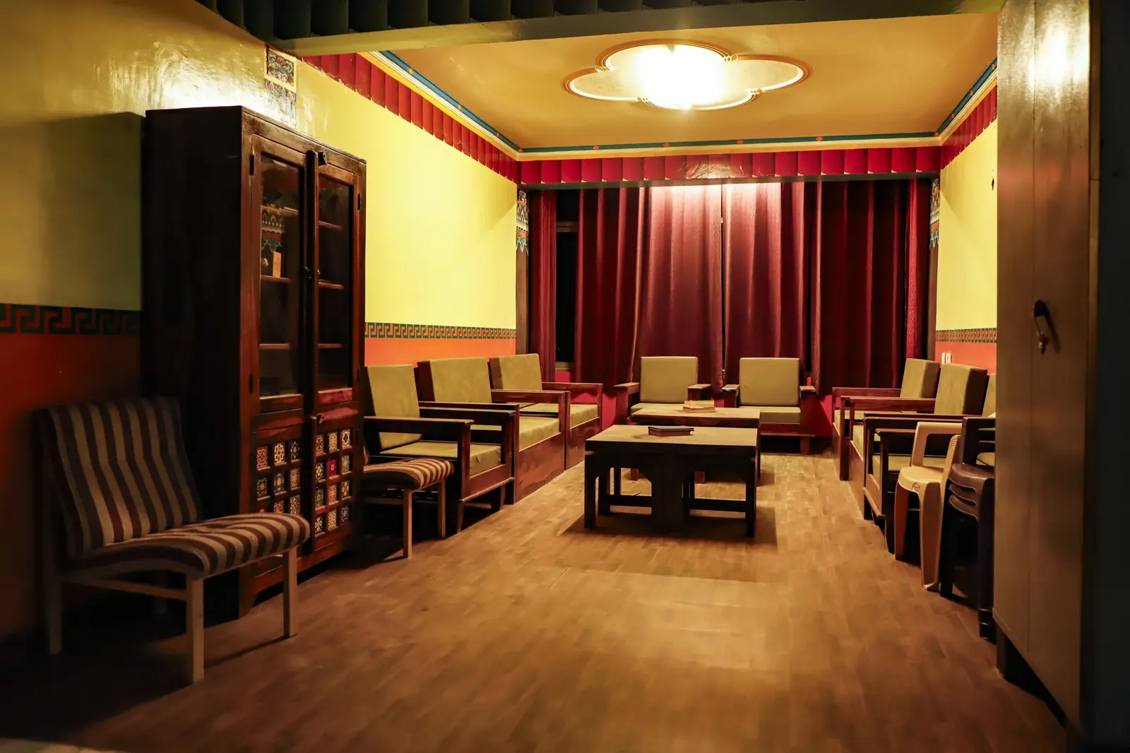 Lounge with Tibetan-style ceiling and wooden cabinets